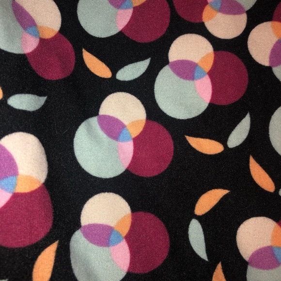Lularoe one size leggings - Picture 3 of 4